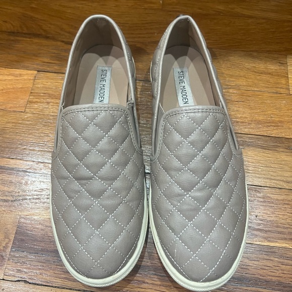 Steve Madden Taupe Grey Cushion Slip On Shoes - Picture 2 of 4
